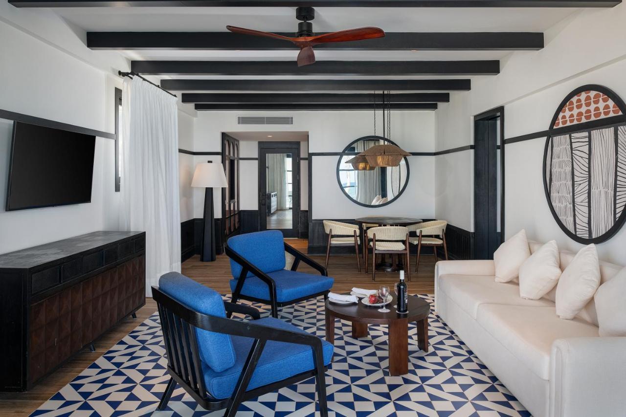 Ocean Eden Bay (Adults Only) Ξενοδοχείο Spring Rises Εξωτερικό φωτογραφία A suite at the hotel