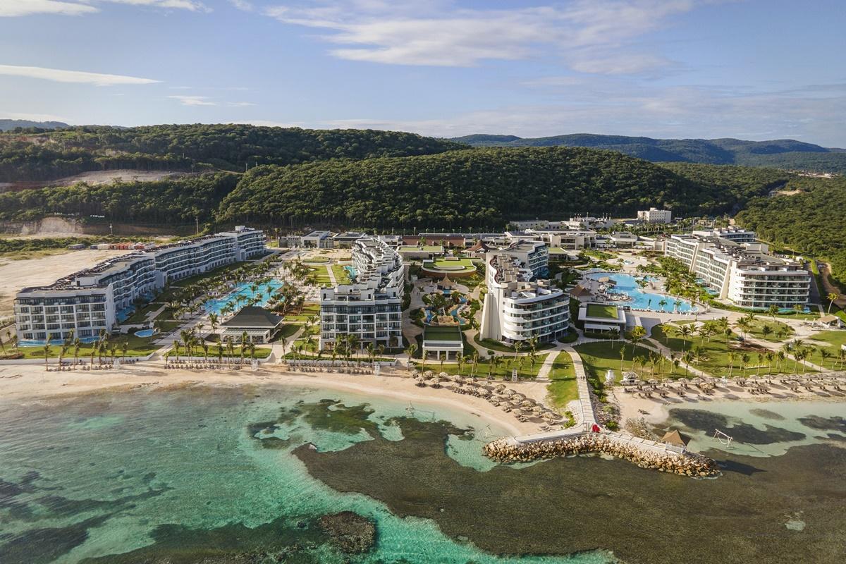 Ocean Eden Bay (Adults Only) Ξενοδοχείο Spring Rises Εξωτερικό φωτογραφία Aerial view of the resort