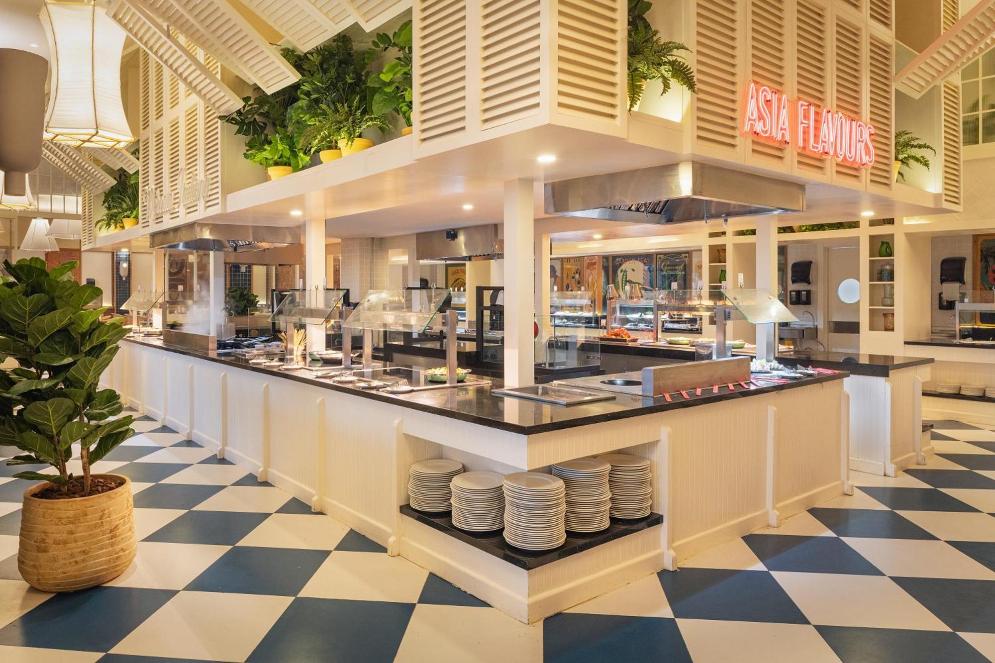 Ocean Eden Bay (Adults Only) Ξενοδοχείο Spring Rises Εξωτερικό φωτογραφία The buffet at the restaurant