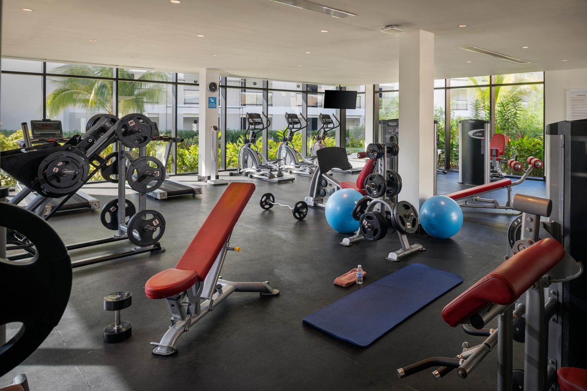 Ocean Eden Bay (Adults Only) Ξενοδοχείο Spring Rises Εξωτερικό φωτογραφία The gym at the hotel