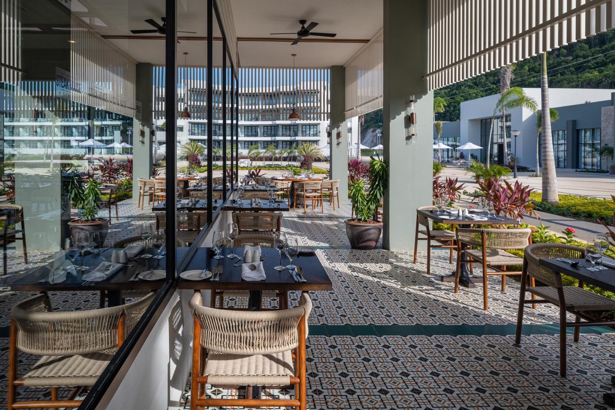 Ocean Eden Bay (Adults Only) Ξενοδοχείο Spring Rises Εξωτερικό φωτογραφία The Deck